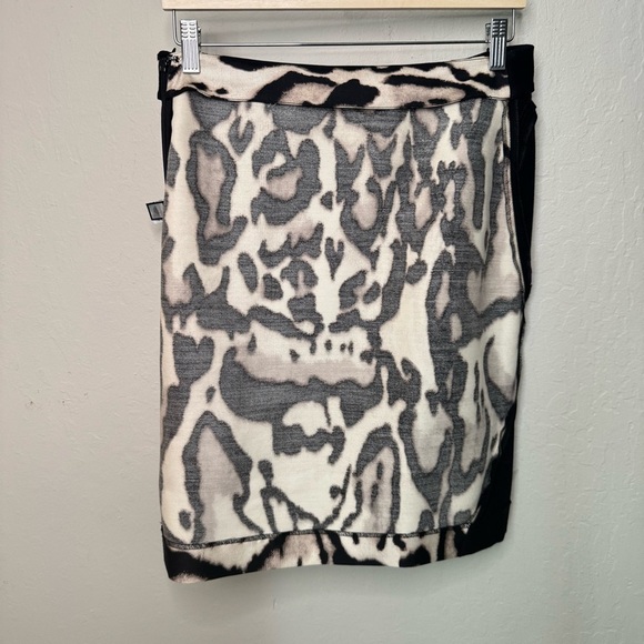DIANE VON FURSTENBURG Mae Mikado Animal Print Pencil Skirt Wool Silk Knit Sz 10 - Picture 13 of 16